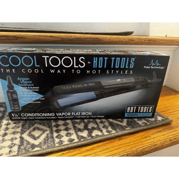 Cool Tools By Hot Tools Steamer Flat Iron With Vapor Conditioning 1 1/4" NIB - Picture 1 of 6